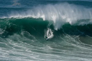 Nazaré vague géante